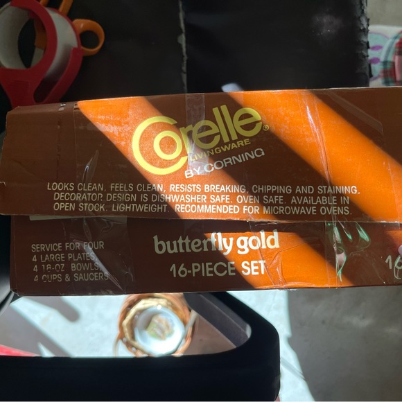 Corelle Butterfly Gold Dinner Set - Complete - Picture 6 of 7